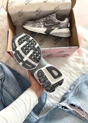 Nike v2k runtekk metallic grey 5