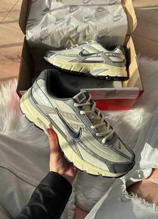 Nike initiator beige dark grey 2