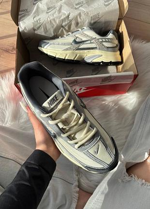 Nike initiator beige dark grey 7