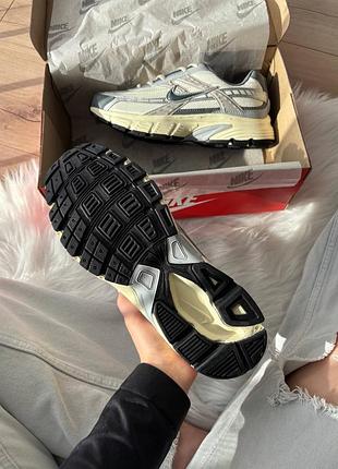 Nike initiator beige dark grey 4