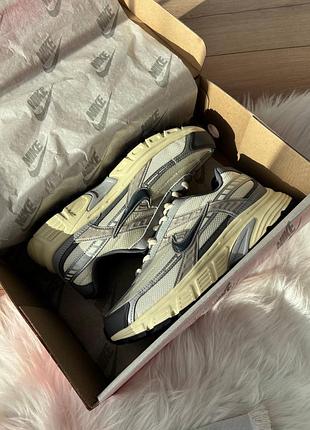 Nike initiator beige dark grey 10