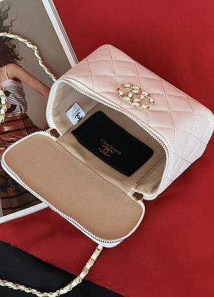 Біла сумка chanel vanity case cc double 2