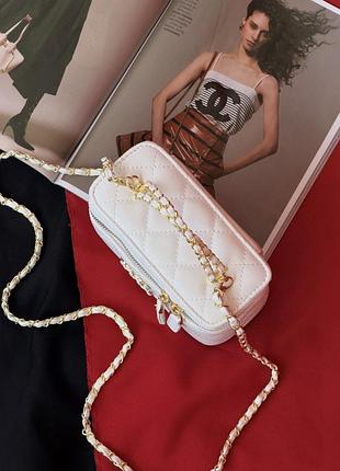 Біла сумка chanel vanity case cc double 3