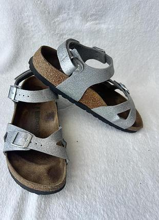 Босоножки кожаные фирмы birkenstock 39 размера по стельке указано 25 см. ортопед