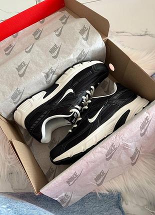 Nike initiator black white swoosh 3