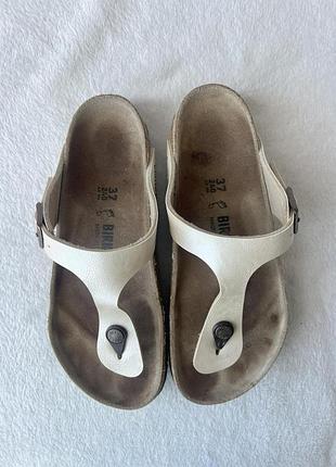 Шлепанцы сланцы фирмы birkenstock 37 размера по стельке указано 24 см.