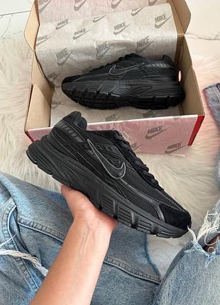 Nike initiator total black 10