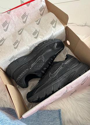 Nike initiator total black 7