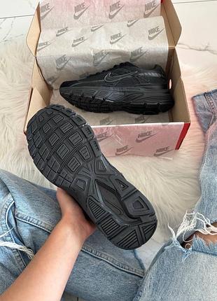 Nike initiator total black 5