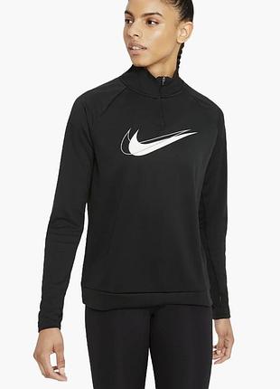 Чорна жіноча спортивна кофта nike dri-fit swoosh run з білим логотипом та коротким замком на комірі.