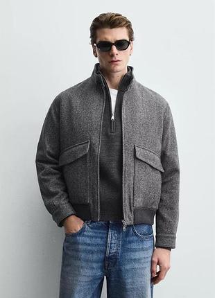 Zara куртка на стійку, в класичному стилі. в складі має шерсть.