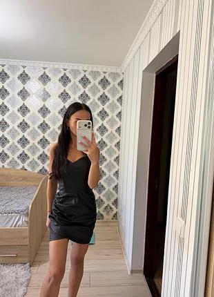 Неймовірна сукня з еко-шкіри 🖤