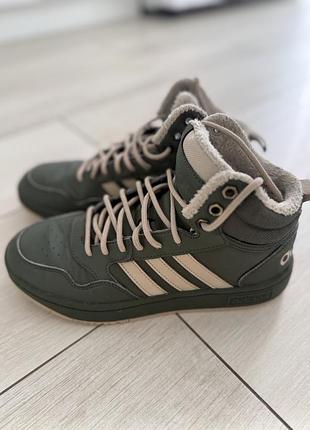 Високі кросівки adidas 39 р