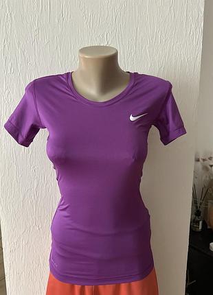 Спортивна приталена футболка від nike pro s