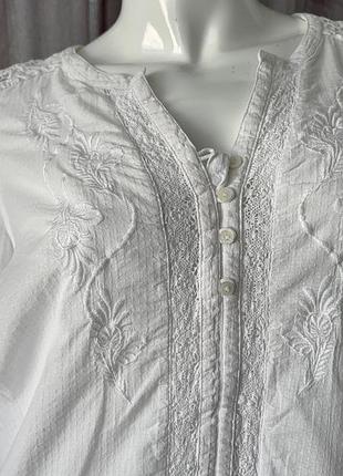 Біла бавовняна блуза з мереживом та вишивкою, розмір l/xl