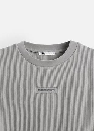 Zara чоловіча футболка 8