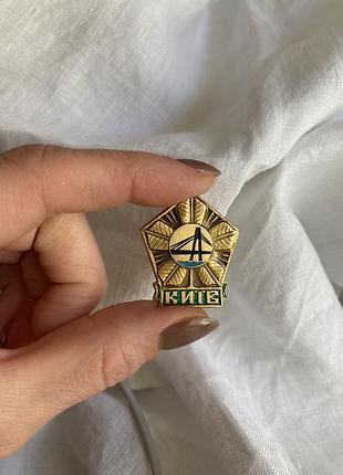 Вінтаж, вінтажний значок, брошка, пін, мерч київ, каштан, північний міст.