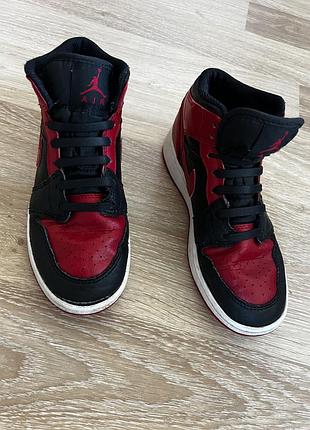 Кросівки nike air jordan 1 mid, устілка 22.5 см (eur 35.5), оригінал