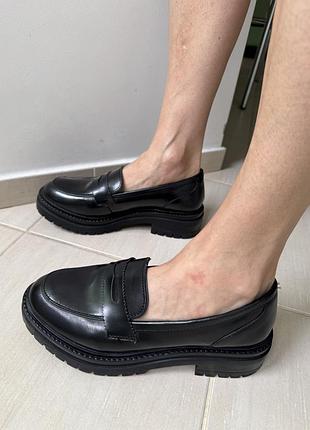 Продам шкіряні лофери zign