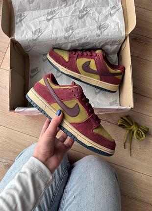 Nike sb dunk low dark team red olive 7