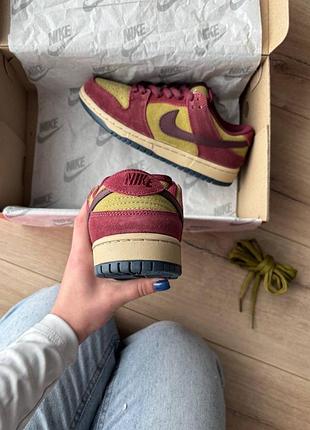 Nike sb dunk low dark team red olive 6