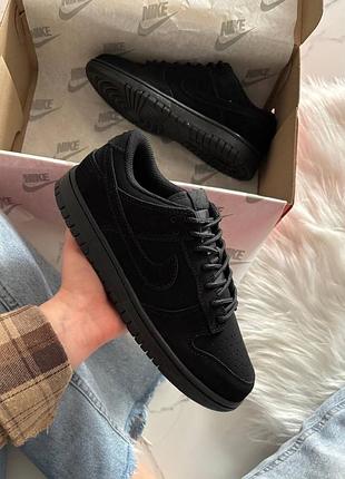 Nike sb dunk triple black