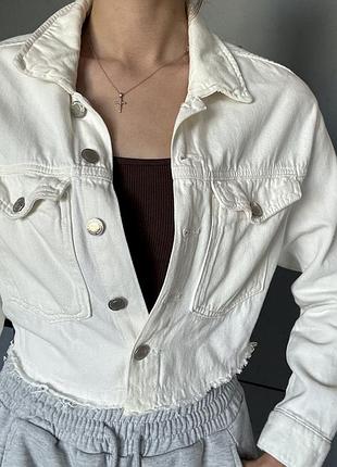 Джинсова куртка кроп. bershka 4