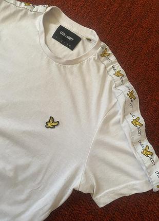 Чоловіча футболка на лампасах lyle scott