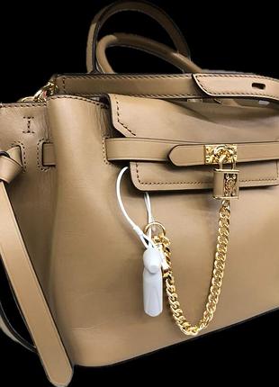 Жіноча шкіряна сумка michael kors hamilton legacy belted satchel у класичному коричнево-бежевому відтінку luggage.