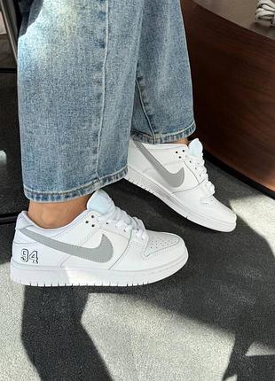 Nike sb dunk low x supreme white grey 3