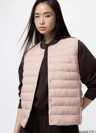 Руховий жилет uniqlo пудрового кольору