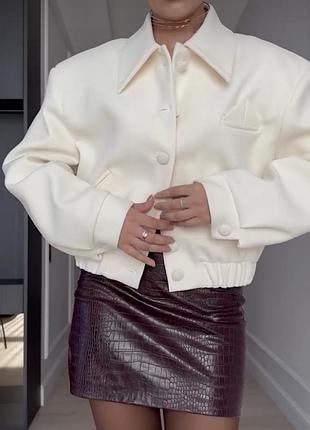 Вкорочене пальто бомбер молочне 3
