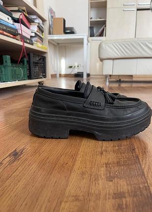 Масивні лофери converse