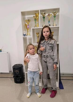 Стильный джинсовый комбез для девочки, 140р