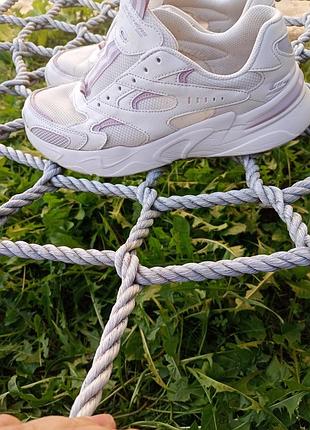 Легежные кроссовки skechers