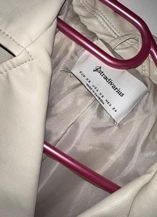 Біла косуха stradivarius 2