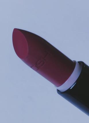 Помада для губ gosh velvet touch lipstick matt
#26 matt antique rose нова