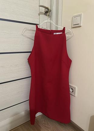 Ефектна червона сукня від zara