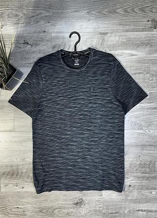 Оригінальна, спортивна футболка - under armour