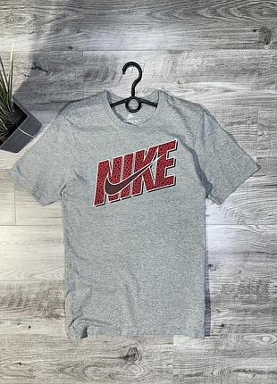 Оригінальна, спортивна футболка - nike