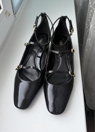 Балетки жіночі zara 38 лаковані чорні