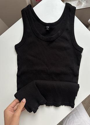 Базова чорний топ від бренду uniqlo 🖤
