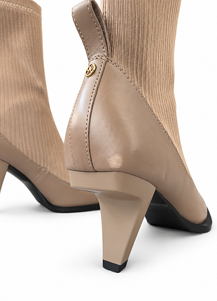 Необычные ботльоны nine west 6