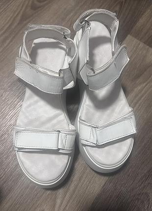 Продам босоніжки. 3