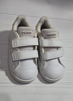 Детские белые кроссовки adidas 2