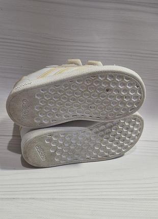 Детские белые кроссовки adidas 4