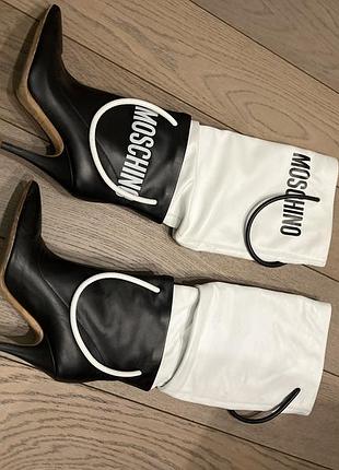 Оригінальні чоботи moschino , взувалися лише 3 рази. стан дуже хороший.можливий торг.