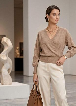 Джемпер женский бренда asos design 🪷
полуобхват груди -49(58) см;
длина рукава от шеи- 67 см;
длина изделия 57 см