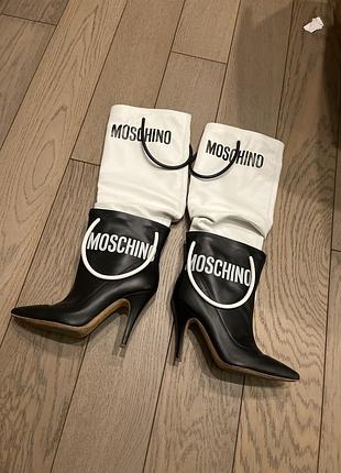 Оригінальні чоботи moschino , взувалися лише 3 рази. стан дуже хороший.можливий торг.
