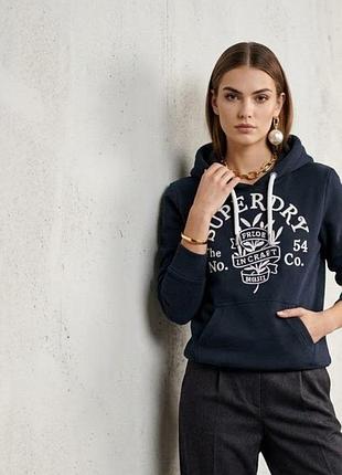 Худи женское из плотной трикотажной ткани бренда superdry с мягким капюшоном и вышивкой🖤
